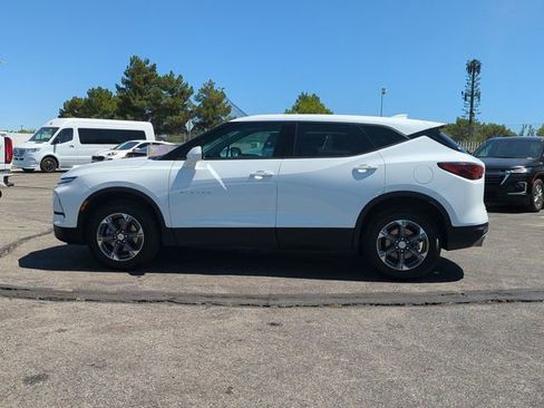 Used 2025 Chevrolet Blazer LT FWD image 5