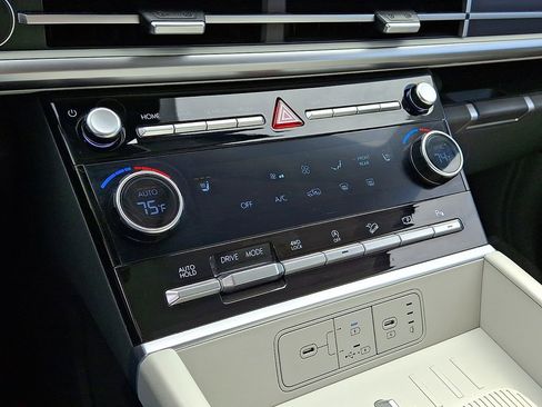 Used 2024 Hyundai Santa Fe SEL image 17