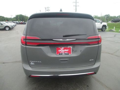 Used 2023 Chrysler Pacifica Touring-L AWD/4WD image 6