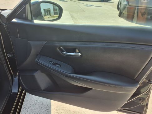 Used 2024 Nissan Sentra SV FWD image 7