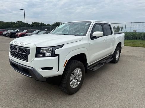 Used 2022 Nissan Frontier SV AWD/4WD image 3
