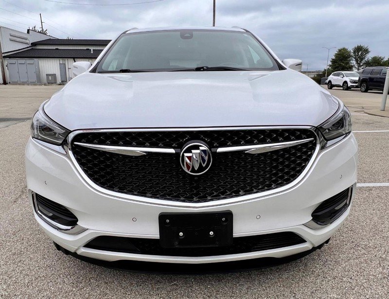 Used 2021 Buick Enclave Avenir w/ Avenir Technology Package AWD/4WD image 2