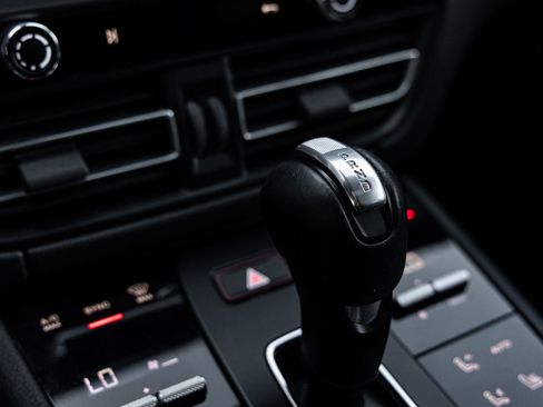 Certified 2025 Porsche Macan AWD/4WD image 22