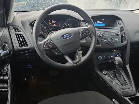 Used 2017 Ford Focus SE FWD image 4