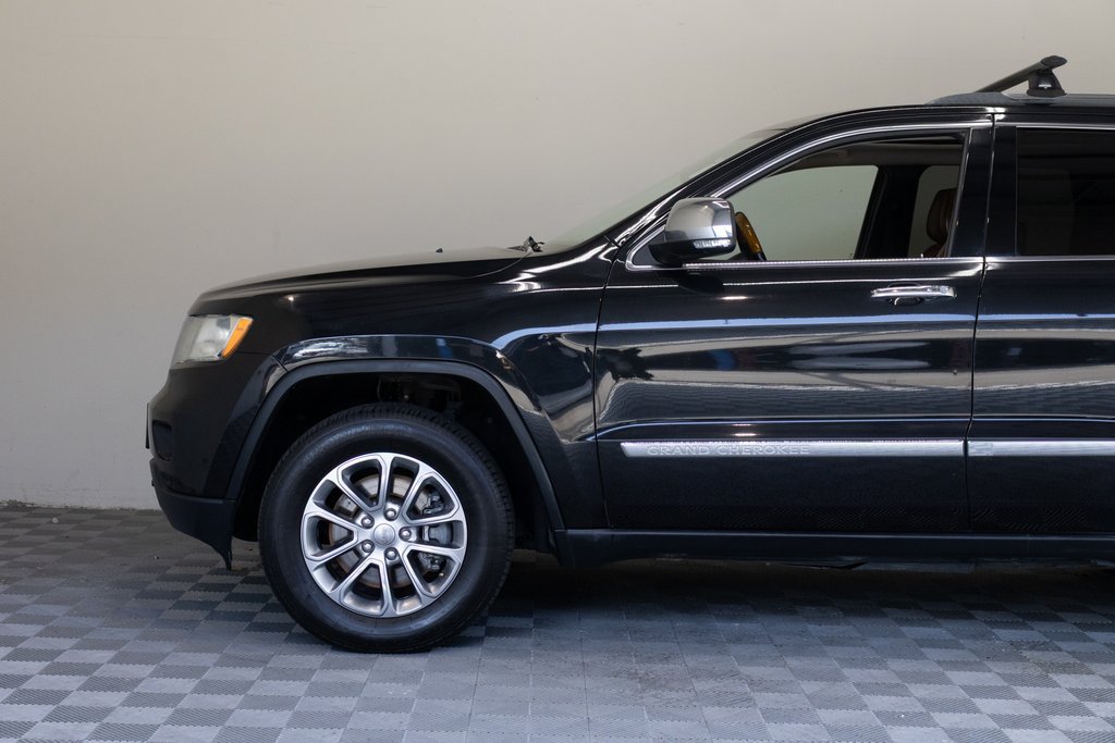 Used 2012 Jeep Grand Cherokee Overland AWD/4WD image 8