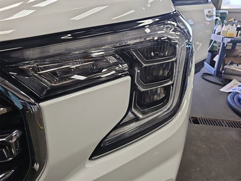 Used 2024 GMC Terrain SLT image 29