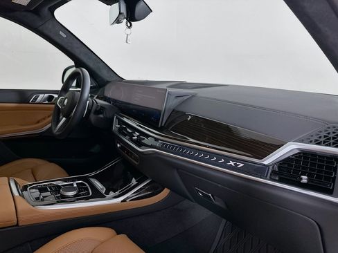 Used 2024 BMW X7 xDrive40i w/ M Sport Package image 32