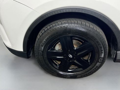 Used 2018 Toyota RAV4 LE image 13