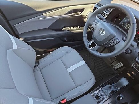 Used 2025 Toyota Camry SE w/ Convenience Package FWD image 15