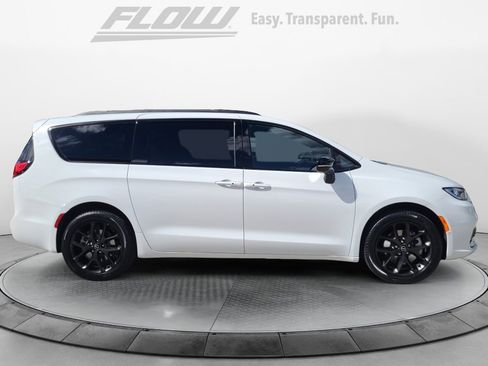 New 2026 Chrysler Pacifica Select w/ S Appearance Package image 8