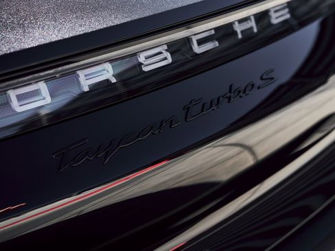 Used 2020 Porsche Taycan Turbo S image 11