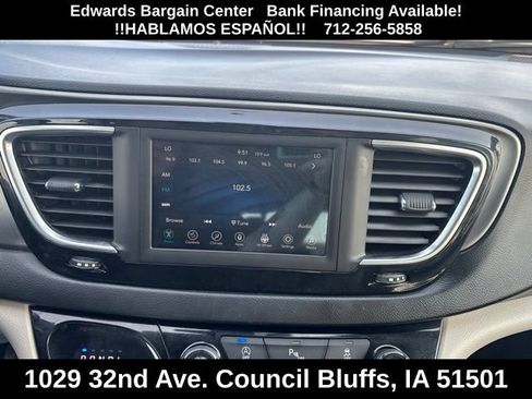 Used 2020 Chrysler Pacifica Touring-L FWD image 24