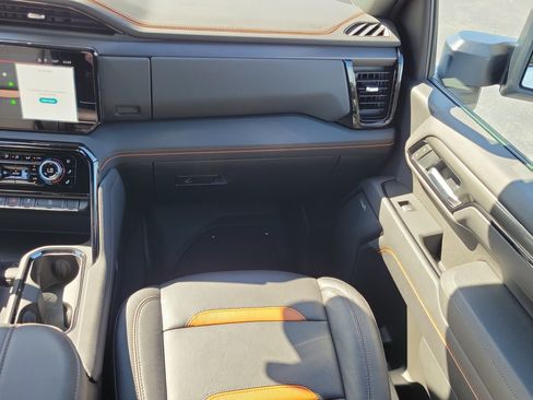 Used 2025 GMC Sierra 2500 AT4 w/ AT4 Premium Plus Package AWD/4WD image 18