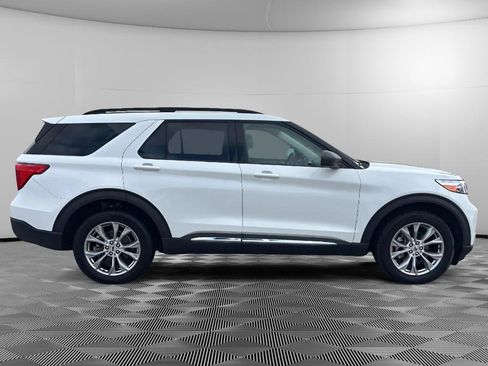 Used 2024 Ford Explorer XLT w/ Equipment Group 202A image 6