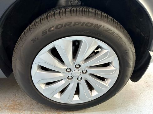 Used 2023 Land Rover Discovery Sport SE image 25