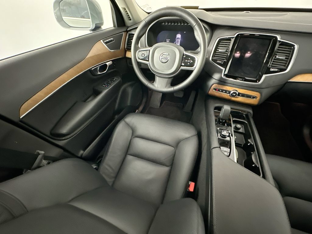 Used 2024 Volvo XC90 B5 Plus AWD/4WD image 9