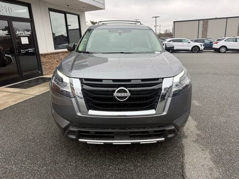 Used 2024 Nissan Pathfinder Platinum w/ Cargo Package image 10
