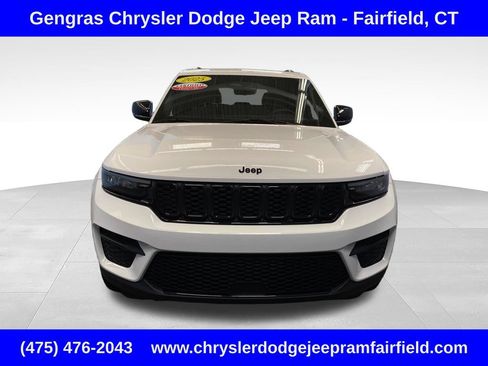 Certified 2025 Jeep Grand Cherokee Altitude AWD/4WD image 2