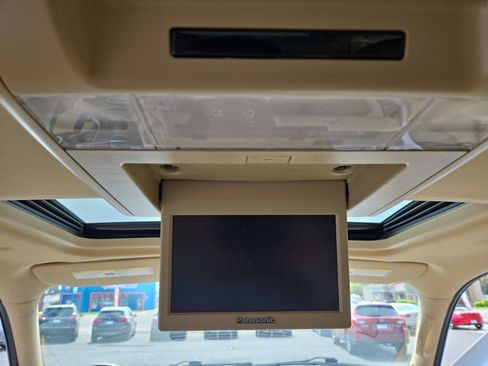 Used 2011 GMC Yukon XL Denali AWD/4WD image 31