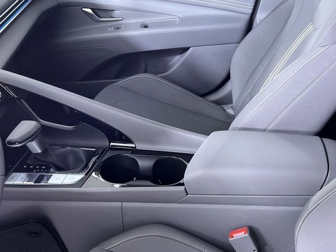 New 2025 Hyundai Elantra SEL image 22