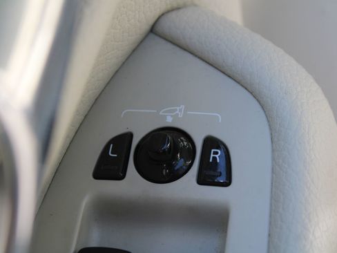 Used 2017 Volvo XC90 T5 Momentum w/ Vision Package FWD image 21
