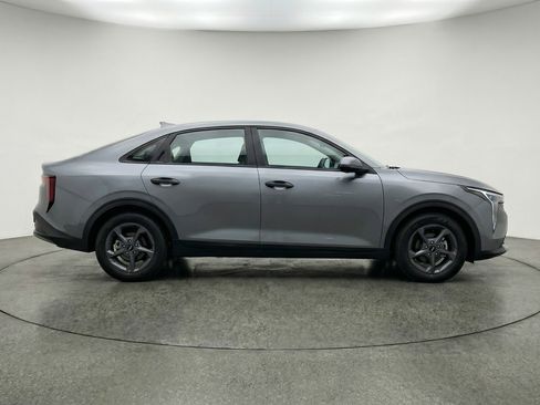 Used 2025 Kia K4 LXS image 11