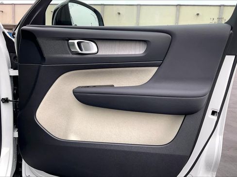 New 2026 Volvo XC40 B5 Plus w/ Protection Package Premier image 30