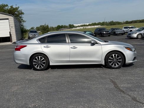 Used 2016 Nissan Altima 2.5 SL w/ 2.5 Technology w/LED Package FWD image 4