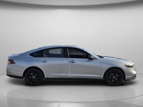 Certified 2025 Honda Accord SE image 3