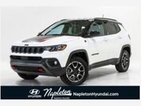 Used 2025 Jeep Compass Trailhawk AWD/4WD image 1