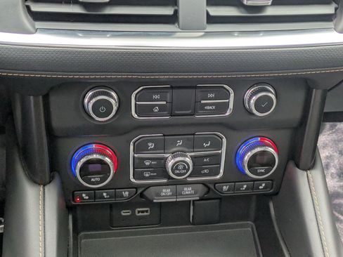 Used 2022 GMC Yukon AT4 image 24