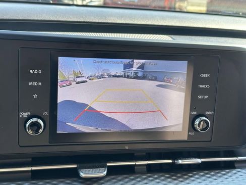 Used 2022 Kia Carnival LX image 29