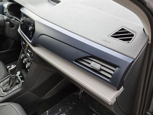 Used 2024 Volkswagen Taos SE image 18