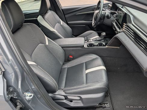 Used 2025 Toyota Camry SE w/ Convenience Package FWD image 8