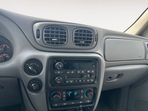 Used 2005 Chevrolet TrailBlazer EXT LT Extended Sport Utility 4D w/ Luxury Package image 13