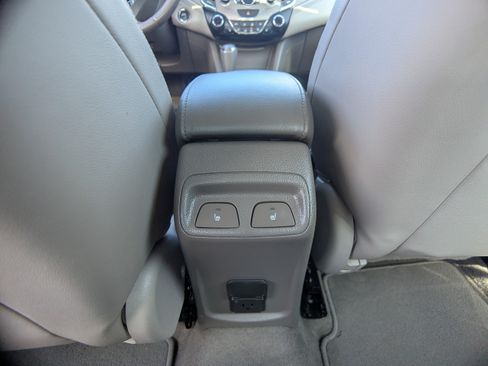 Used 2018 Chevrolet Cruze Premier FWD image 15