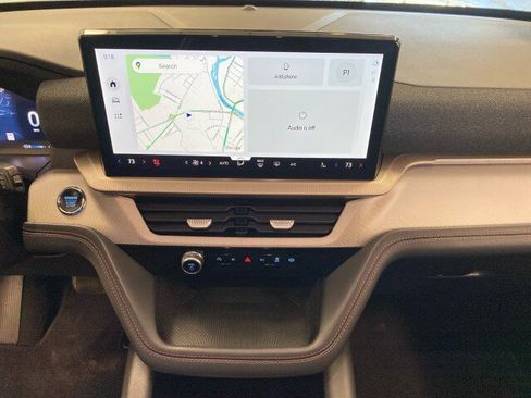 Used 2025 Ford Explorer Active w/ Active Comfort Package image 25