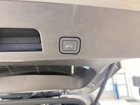 Used 2025 Buick Enclave Preferred image 9