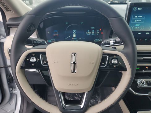 New 2026 Lincoln Corsair Premiere image 16