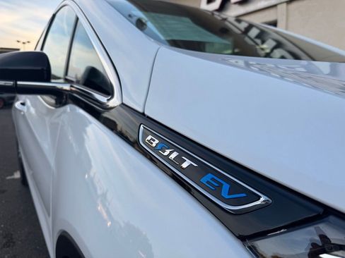 Used 2020 Chevrolet Bolt Premier w/ Infotainment Package image 11