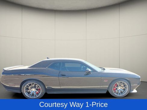 Used 2016 Dodge Challenger SRT w/ Technology Group RWD image 10