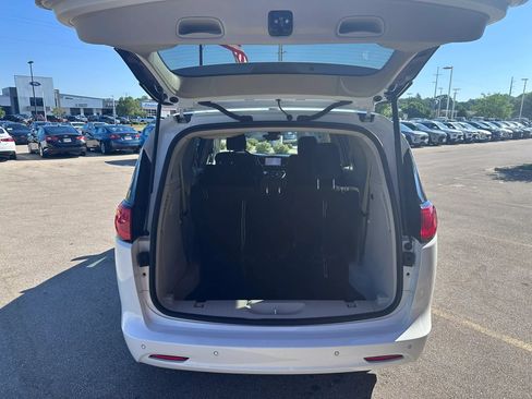 Used 2023 Chrysler Voyager LX FWD image 7