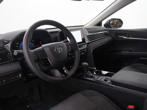 Used 2025 Toyota Camry LE image 23