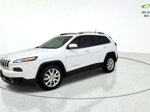 Used 2016 Jeep Cherokee Limited w/ Luxury Group FWD image 4