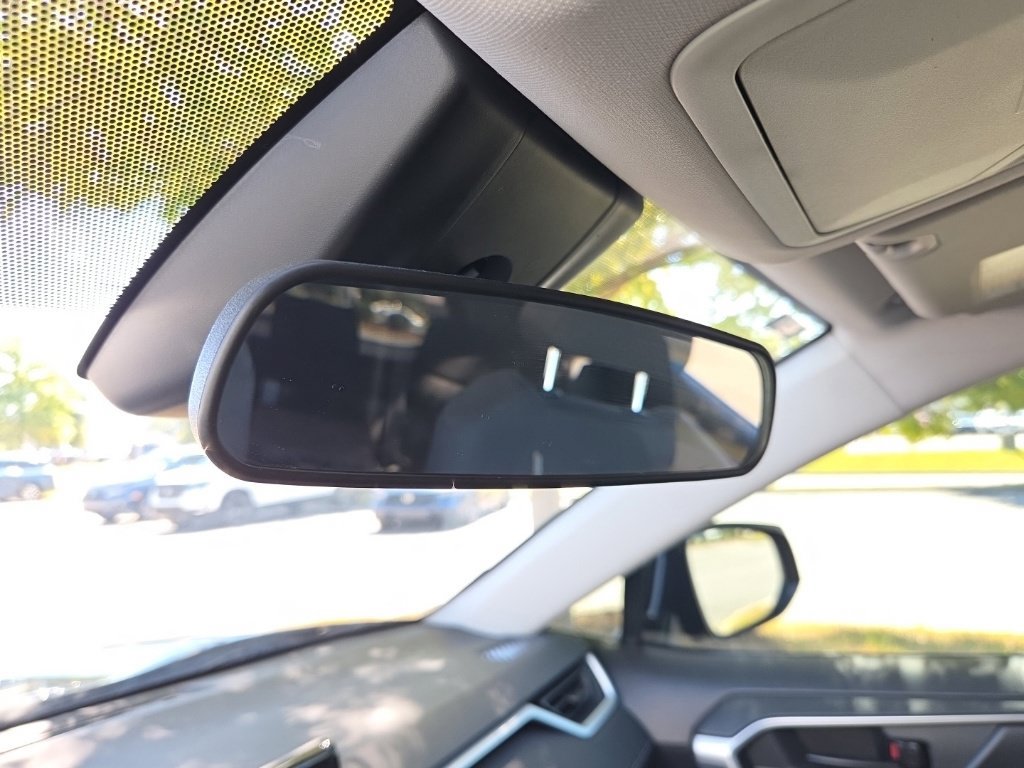 Used 2020 Toyota RAV4 LE FWD image 47