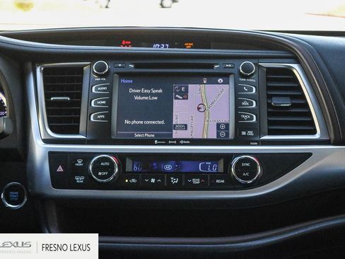 Used 2019 Toyota Highlander XLE w/ Carpet Mat Package (TMS) image 17