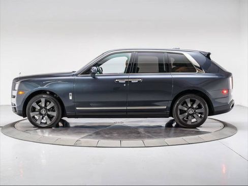 Used 2024 Rolls-Royce Cullinan AWD/4WD image 2