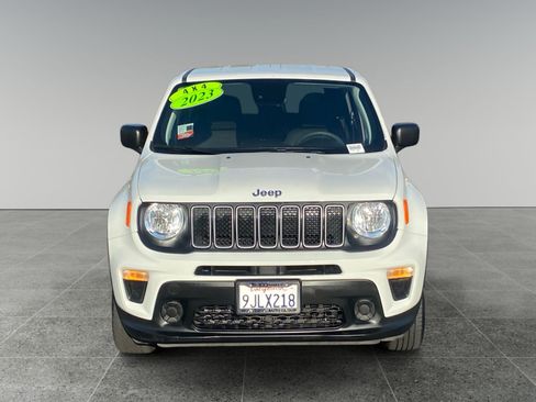 Used 2023 Jeep Renegade Latitude AWD/4WD image 8
