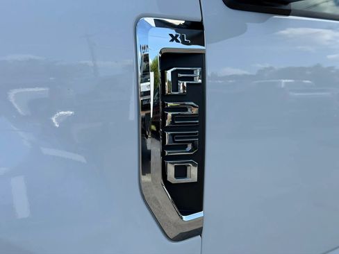 Used 2018 Ford F250 XL w/ Power Equipment Group AWD/4WD image 11