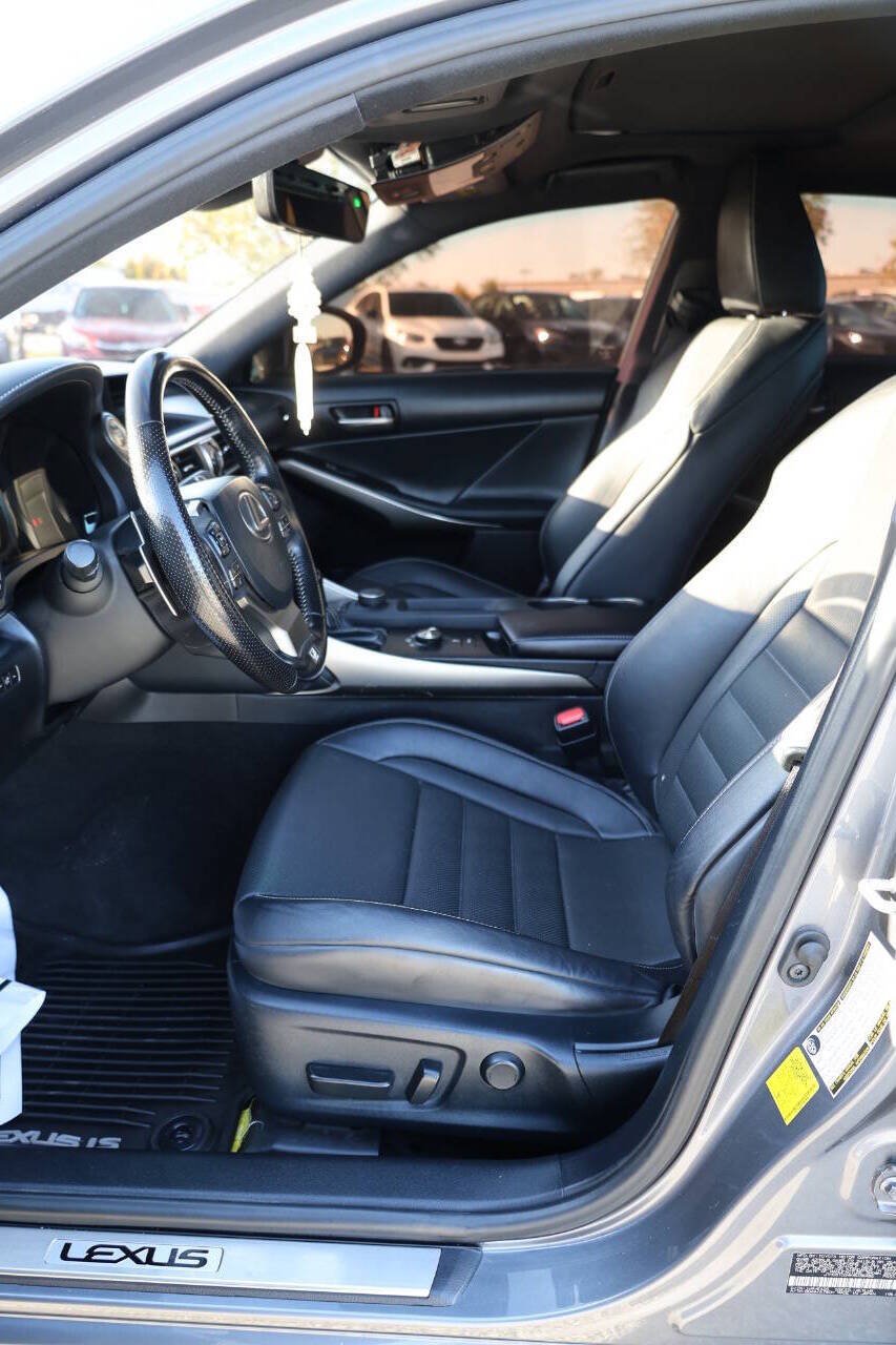 Used 2019 Lexus IS 300 F Sport w/ F Sport Package AWD/4WD image 13